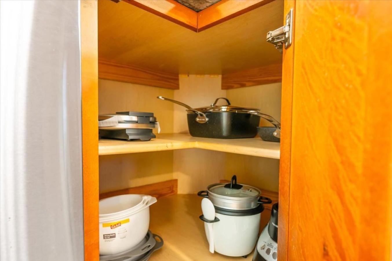 Private Yard - Parking - 75tv - No Stairs - King Bed Сasa de vacaciones Savannah