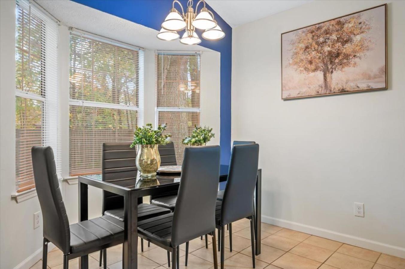 Private Yard - Parking - 75tv - No Stairs - King Bed