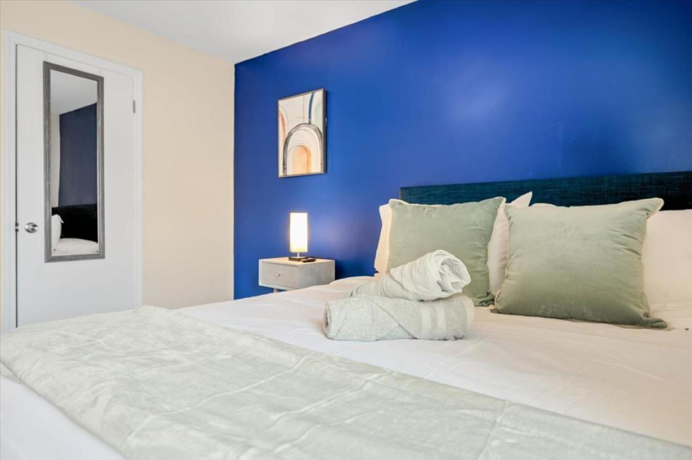 Private Yard - Parking - 75tv - No Stairs - King Bed