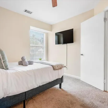 Private Yard - Parking - 75Tv - No Stairs - King Bed Villa Savannah Exterior photo