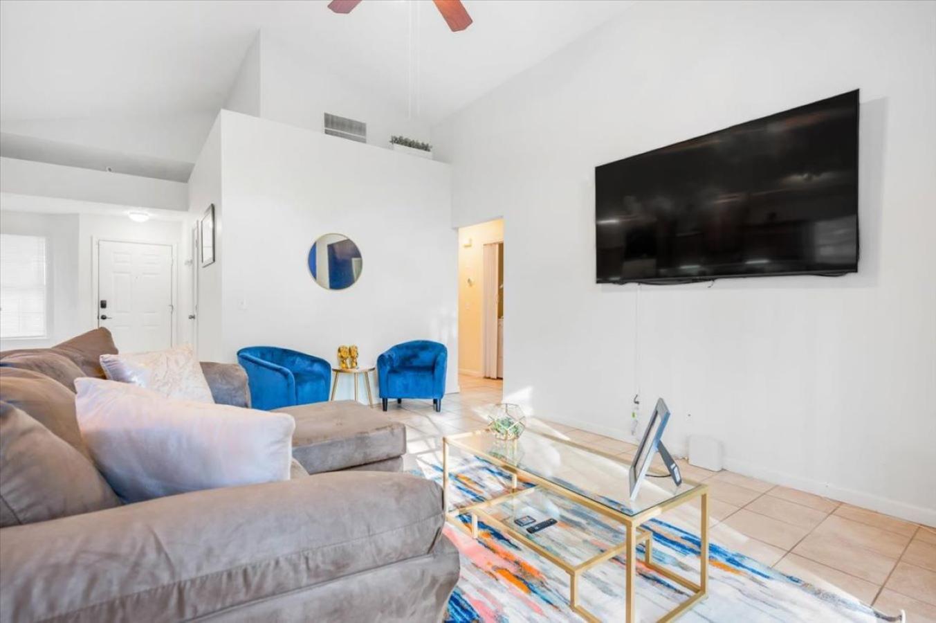 Private Yard - Parking - 75tv - No Stairs - King Bed *
