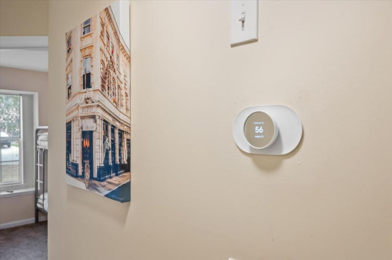 Private Yard - Parking - 75tv - No Stairs - King Bed Savannah