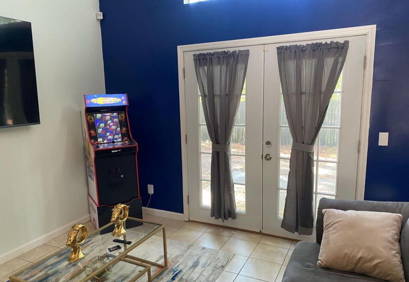 Private Yard - Parking - 75tv - No Stairs - King Bed