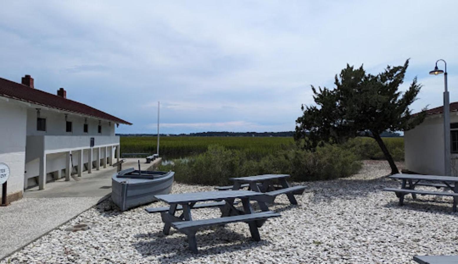 Holiday home Private Yard - Parking - 75tv - No Stairs - King Bed *